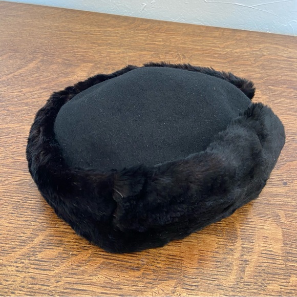 VINTAGE GOLDSMITHS MEMPHIS BLACK FELT FAUX FUR CONTEMPORARY 80s 70s FANCY HAT - Picture 6 of 13